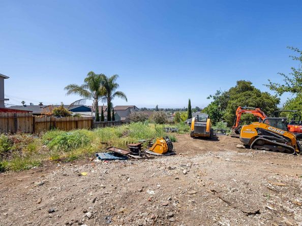 7541 Outlook Ave, Oakland CA 94605