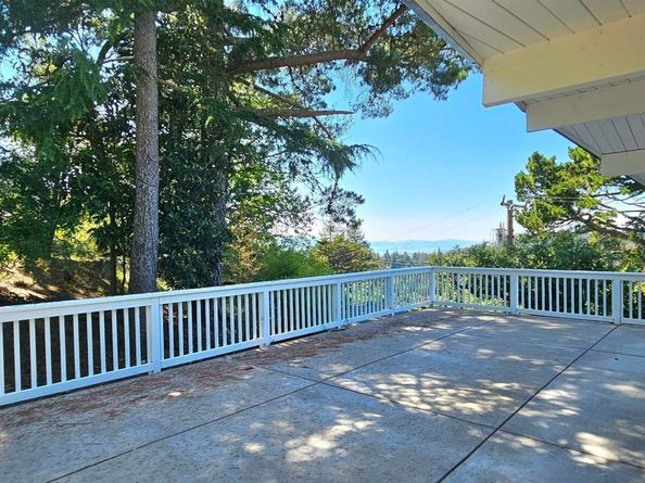 7030 Snake Rd, Oakland CA 94611
