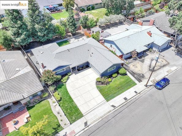 789 E Angela St, Pleasanton CA 94566