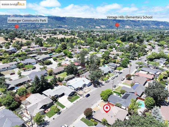 789 E Angela St, Pleasanton CA 94566