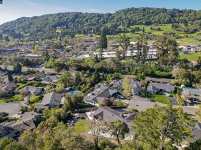 15 Aspinwall Ct, Orinda CA 94563