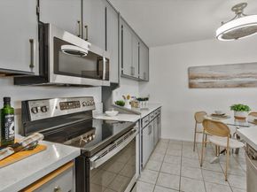 955 Shorepoint Ct 216, Alameda CA 94501