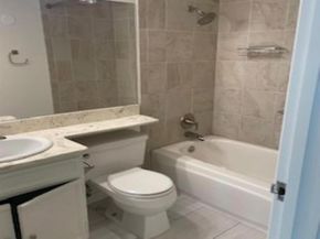 398 Adams St 204, Oakland CA 94610