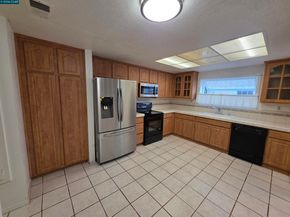 2581 El Portal Dr C, San Pablo CA 94806