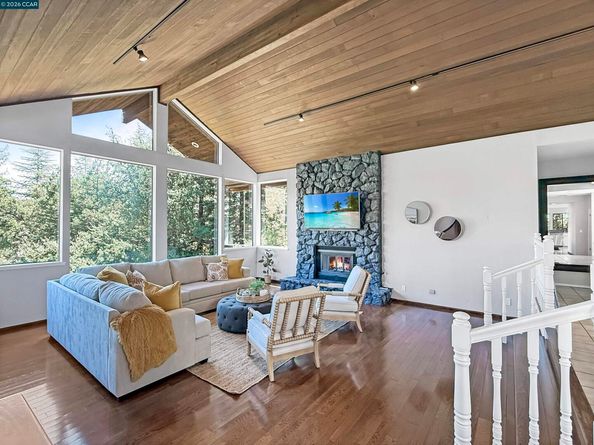 130 Hillcroft Way, Walnut Creek CA 94597