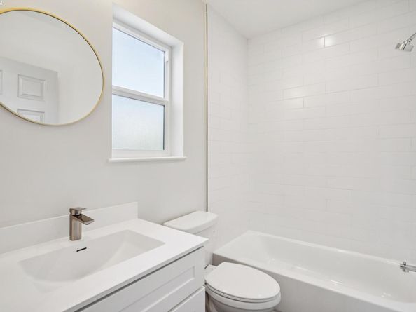 882 61St St, Oakland CA 94608