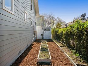 882 61St St, Oakland CA 94608