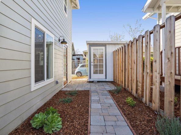 882 61St St, Oakland CA 94608