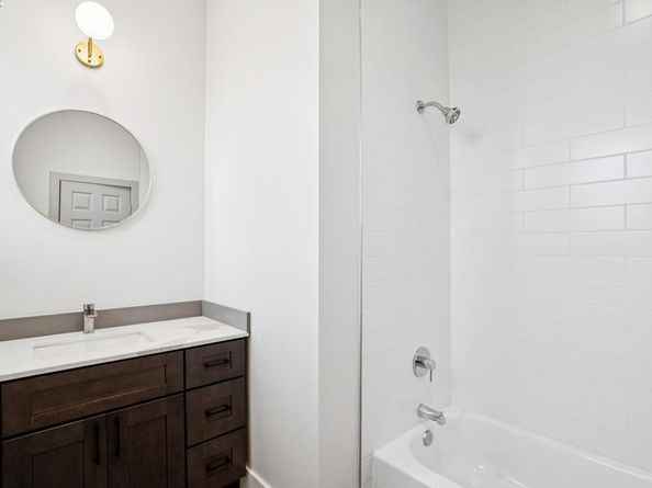 882 61St St, Oakland CA 94608