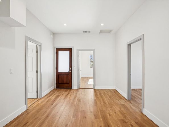 882 61St St, Oakland CA 94608