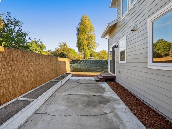 882 61St St, Oakland CA 94608