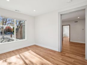 882 61St St, Oakland CA 94608