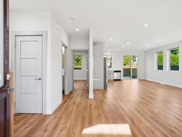 882 61St St, Oakland CA 94608