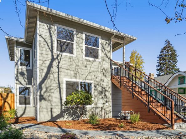 882 61St St, Oakland CA 94608