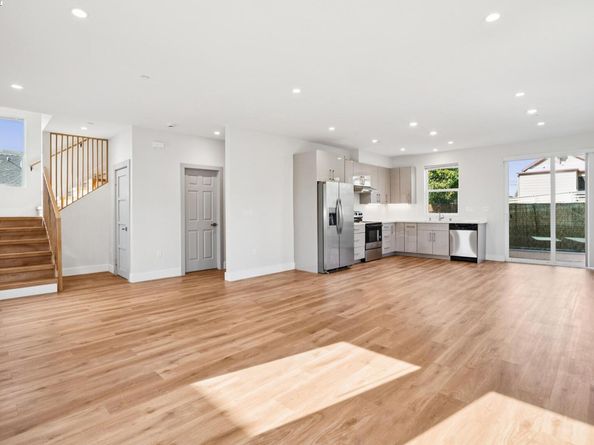 882 61St St, Oakland CA 94608