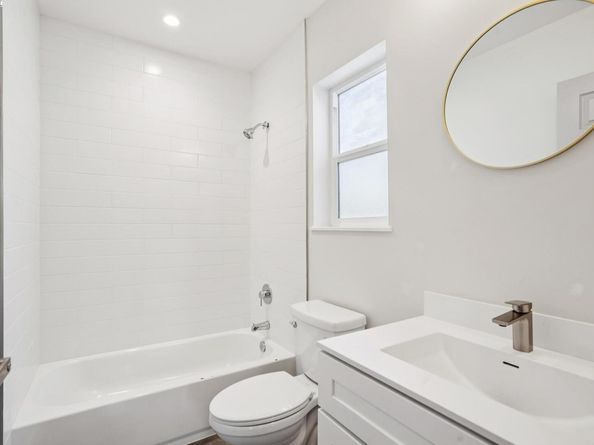 882 61St St, Oakland CA 94608