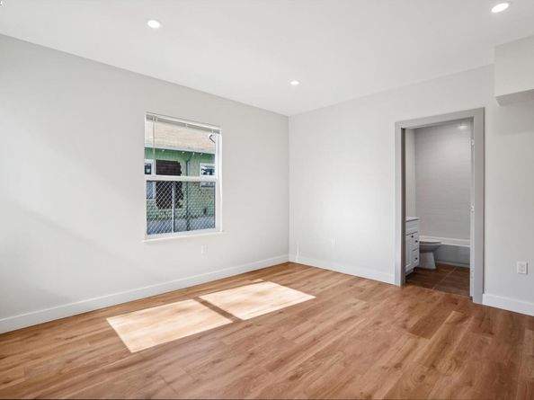 882 61St St, Oakland CA 94608