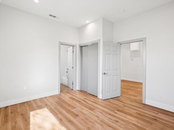 882 61St St, Oakland CA 94608