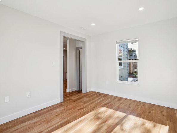 882 61St St, Oakland CA 94608