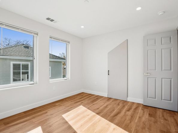 882 61St St, Oakland CA 94608