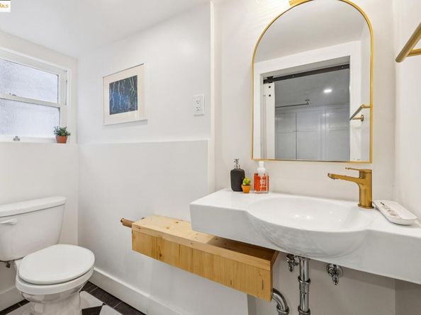 574 Weldon Ave, Oakland CA 94610