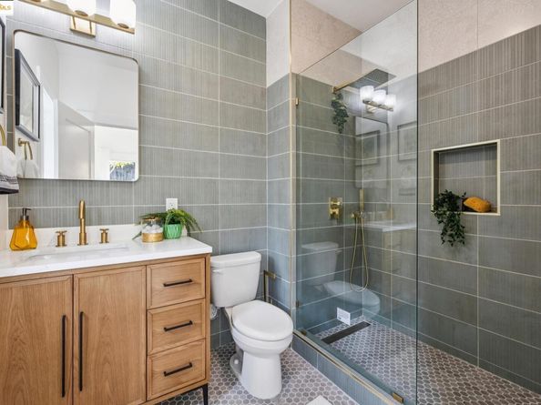 574 Weldon Ave, Oakland CA 94610