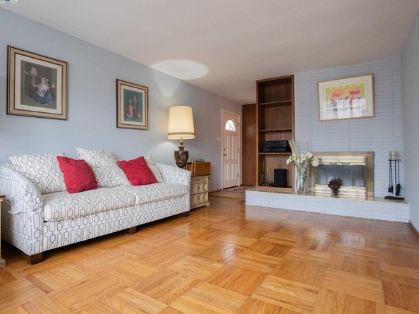 231 Saint Catherine Dr, Daly City CA 94015