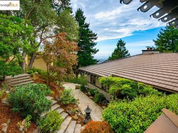 25 Dartmouth Dr