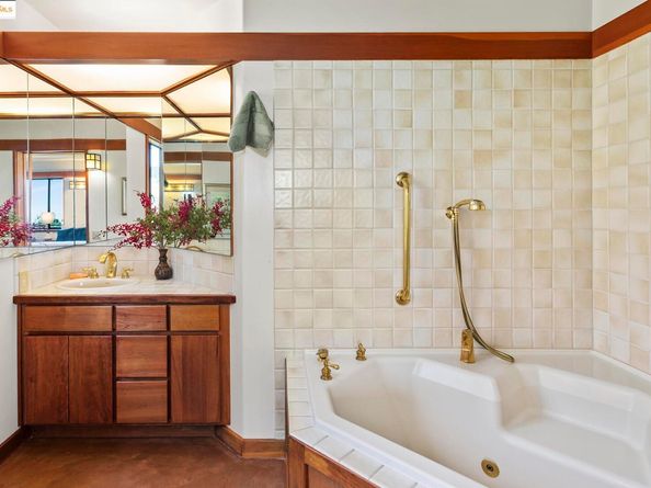 25 Dartmouth Dr, Berkeley CA 94705