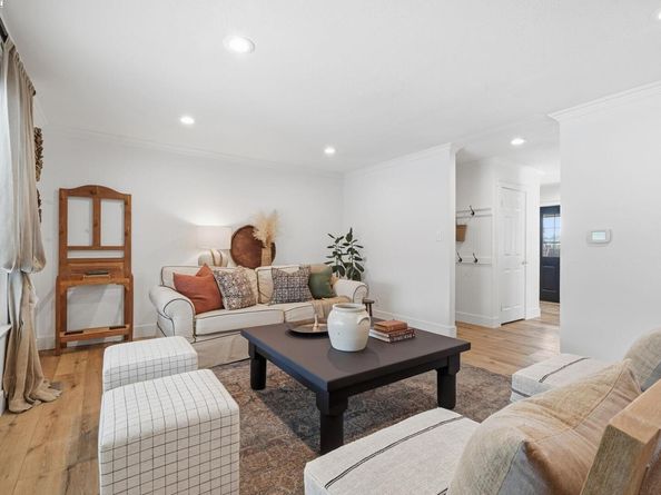 393 Lloyd St, Livermore CA 94550