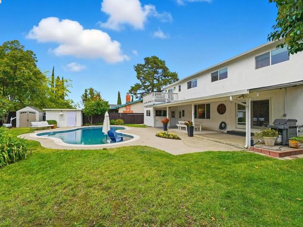 393 Lloyd St, Livermore CA 94550