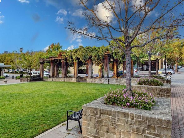 922 Brown Ave, Lafayette CA 94549