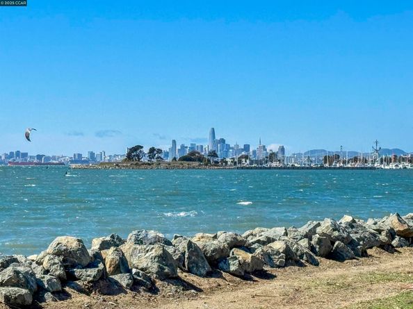 404 Coral Reef Rd, Alameda CA 94501