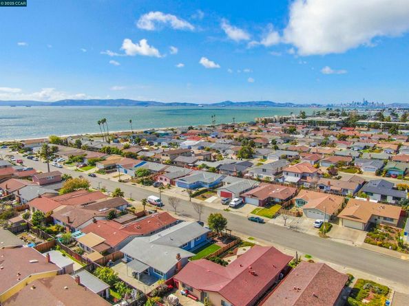 404 Coral Reef Rd, Alameda CA 94501