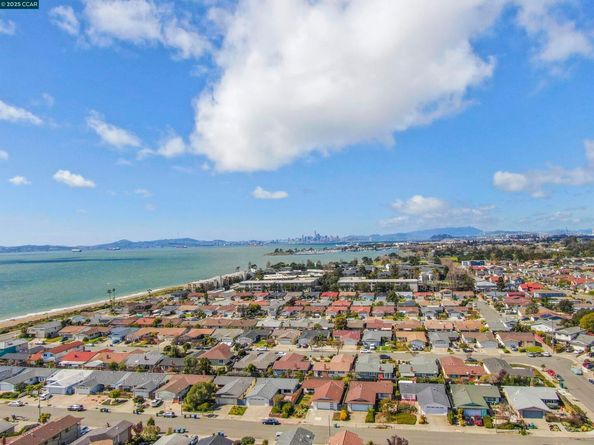 404 Coral Reef Rd, Alameda CA 94501