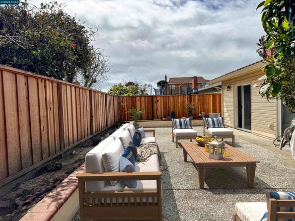 404 Coral Reef Rd, Alameda CA 94501