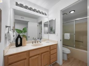 750 Canyon Oaks D, Oakland CA 94605