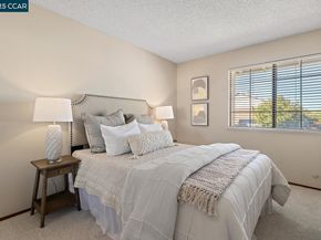 300 Lakehurst Dr, Martinez CA 94553