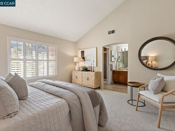 300 Lakehurst Dr, Martinez CA 94553