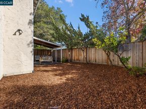 300 Lakehurst Dr, Martinez CA 94553