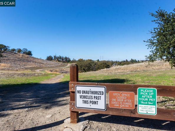 300 Lakehurst Dr, Martinez CA 94553