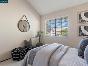 300 Lakehurst Dr, Martinez CA 94553