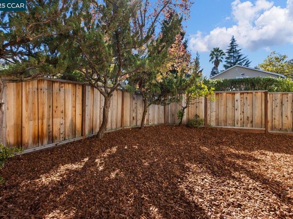 300 Lakehurst Dr, Martinez CA 94553