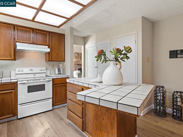 300 Lakehurst Dr, Martinez CA 94553