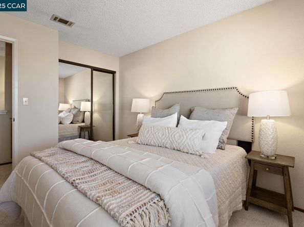 300 Lakehurst Dr, Martinez CA 94553