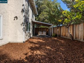 300 Lakehurst Dr, Martinez CA 94553