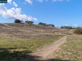 300 Lakehurst Dr, Martinez CA 94553