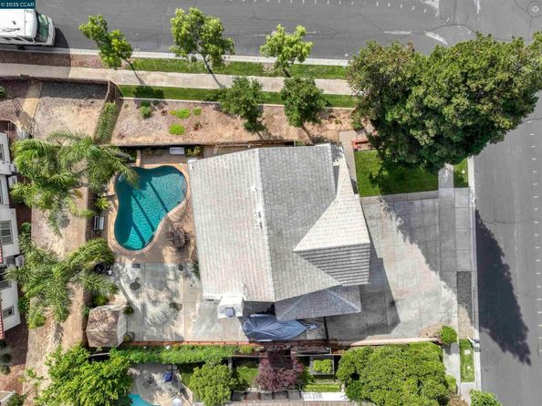 713 Tennyson Dr, Livermore CA 94551