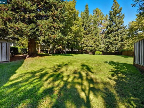 12 Moss Ln, Lafayette CA 94549