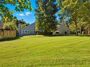 12 Moss Ln, Lafayette CA 94549